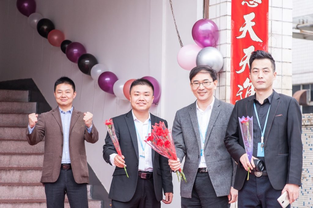 各部門負(fù)責(zé)人等候送祝福